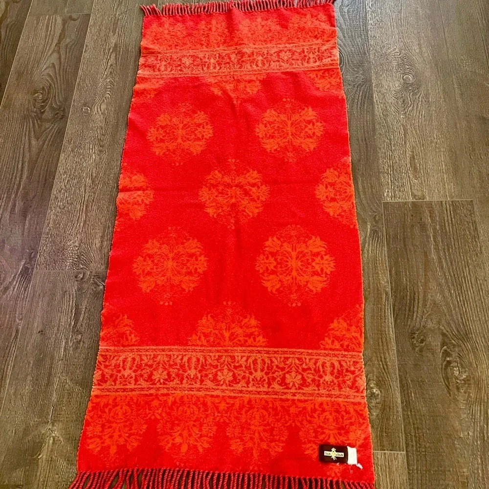 100% wool Cecchi Cecchi Elegant Red Holiday Shawl 25/53 inch